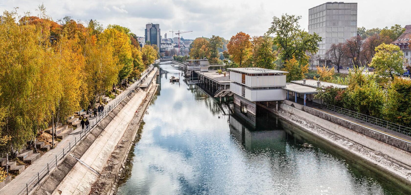 Am Schaffhauserplatz Zürich Limmat